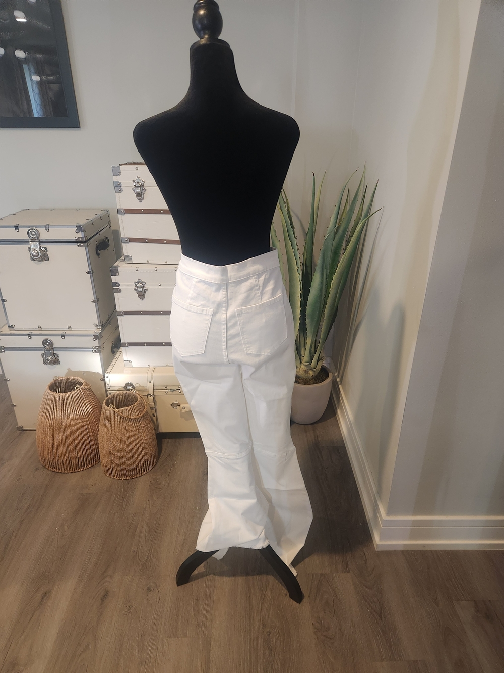 NWT White Bell Bottom Jeans - Picture 3 of 4